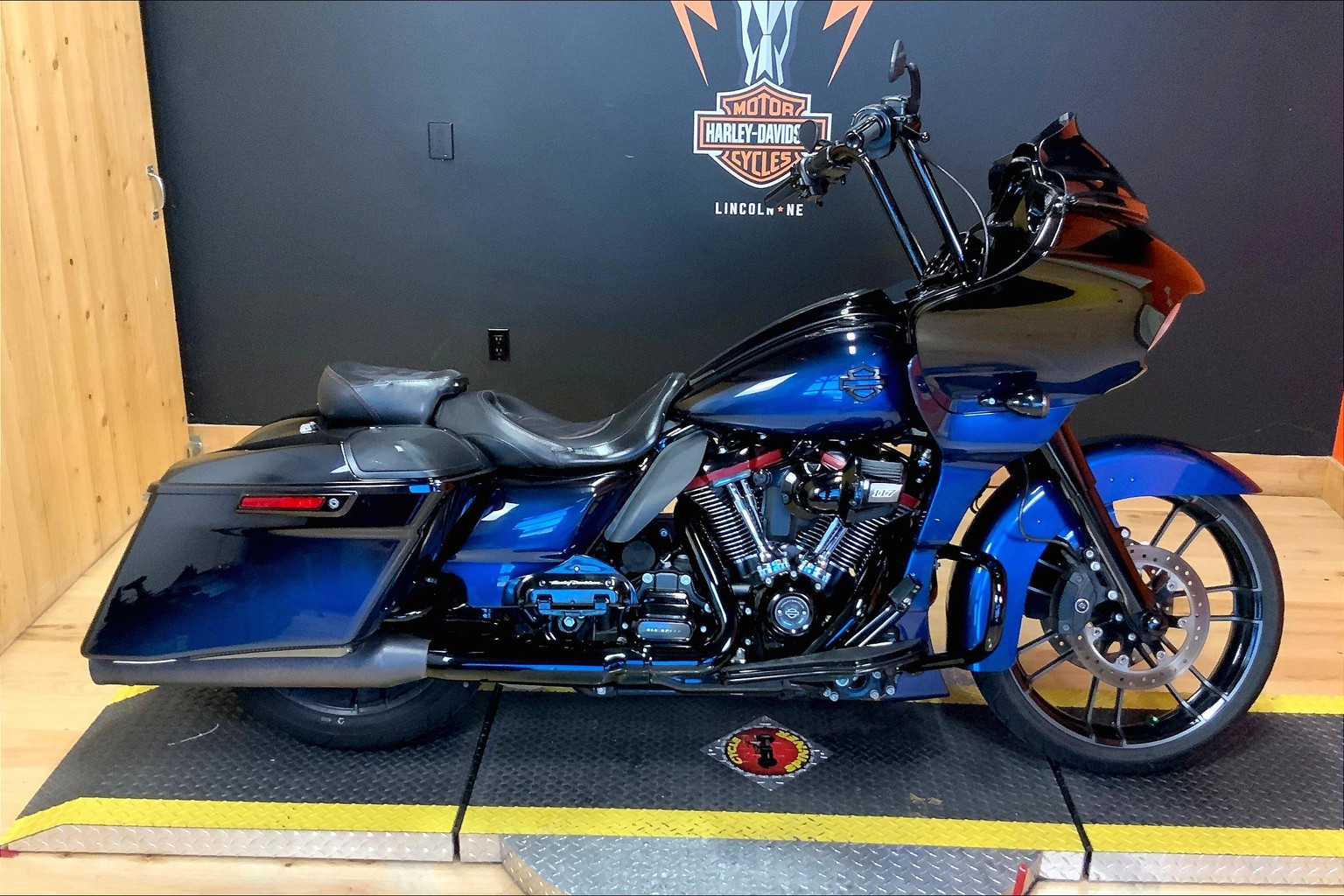 2019 Harley-Davidson® FLTRXSE - CVO™ Road Glide® | Frontier Harley